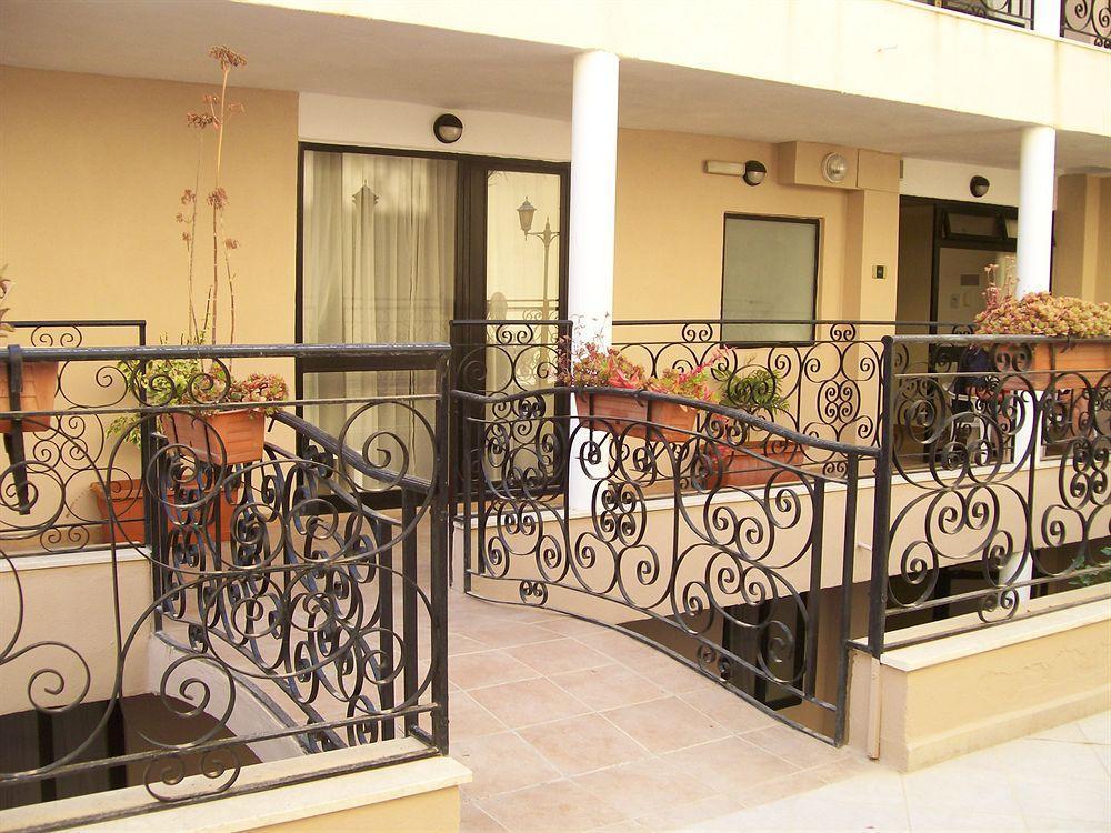 The Crown Hotel Buġibba Εξωτερικό φωτογραφία