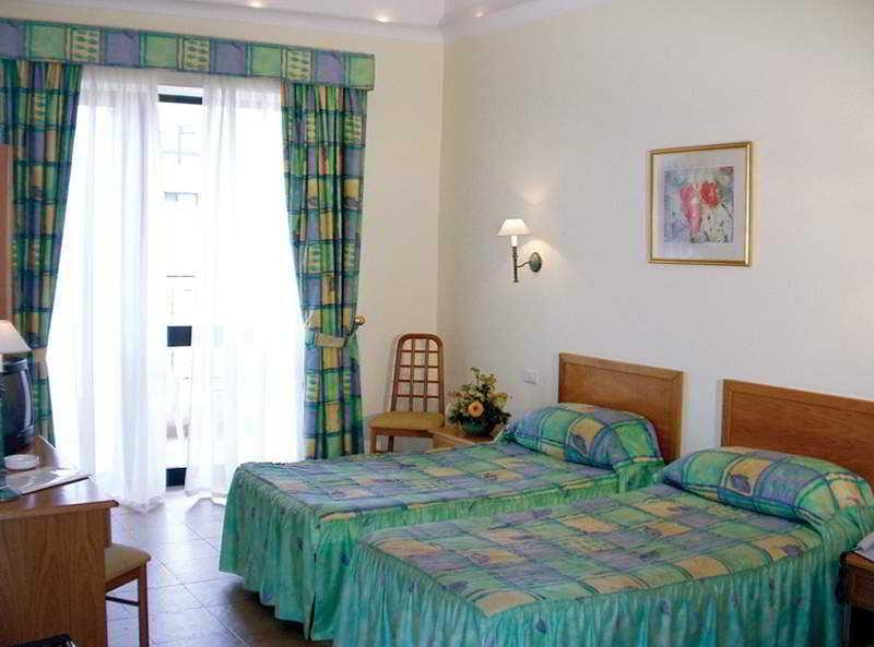 The Crown Hotel Buġibba Εξωτερικό φωτογραφία